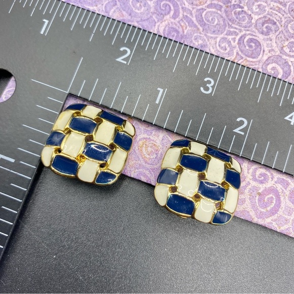 Vintage Clip-On Earrings Bundle of Three Pairs Gold Tone - Picture 3 of 9